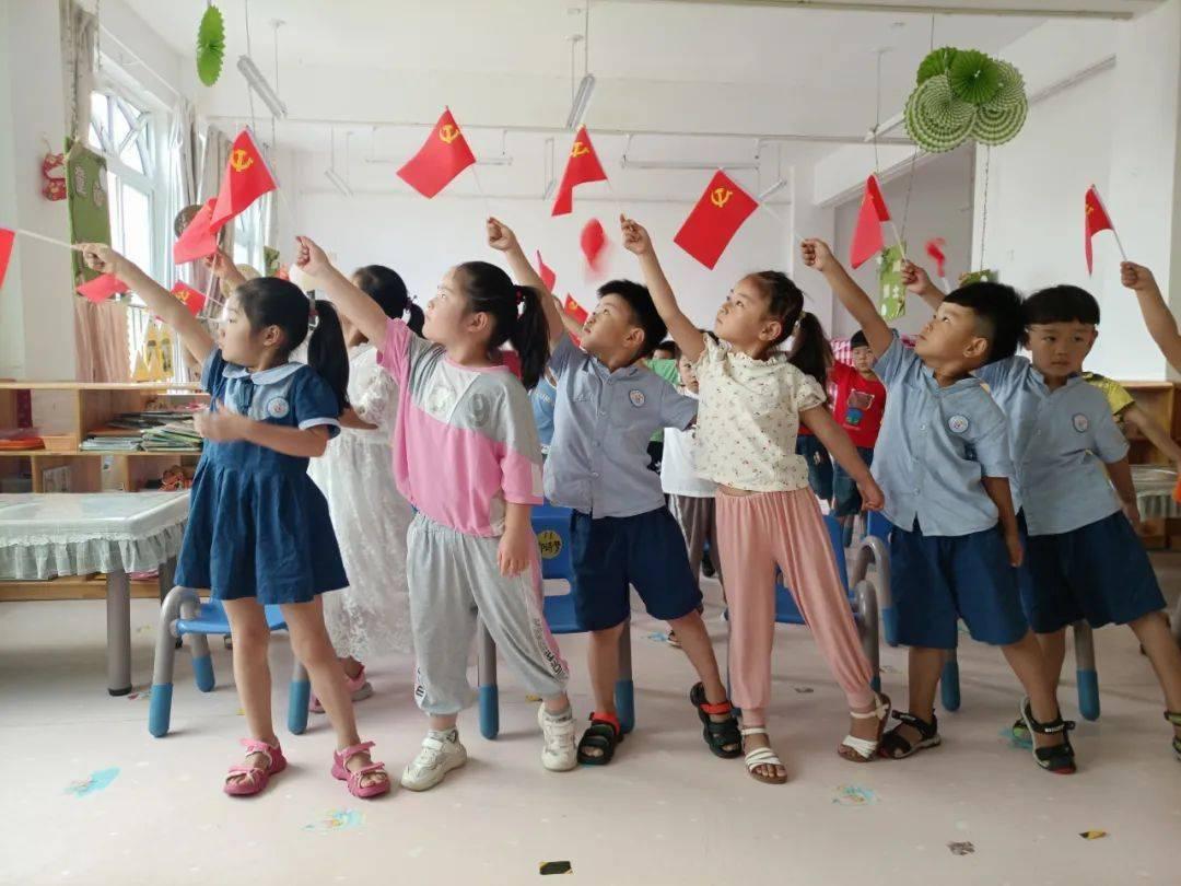 蜡笔小新兄妹春节大拜年